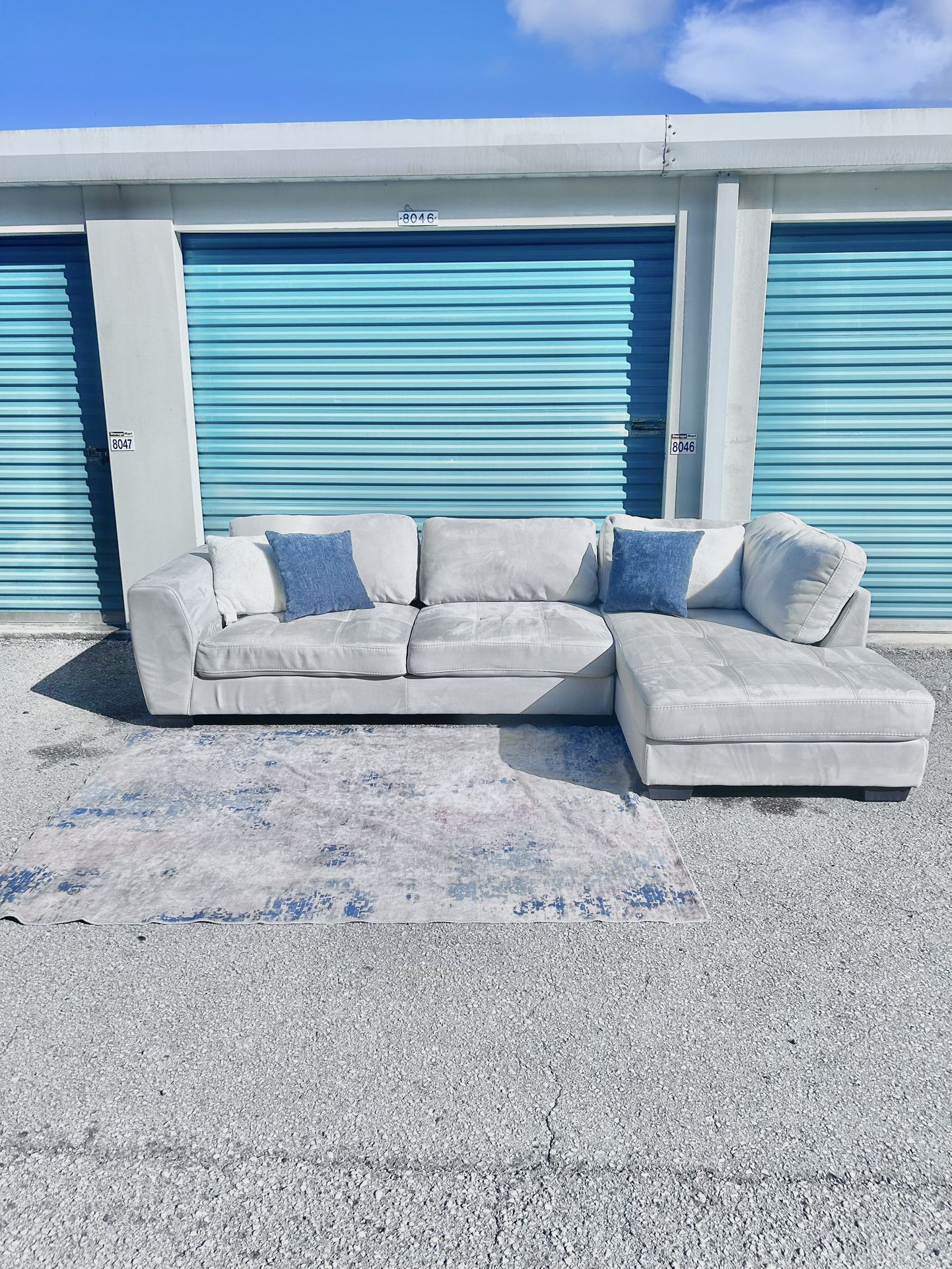 Gray Sectional Couch, Free Delivery!🚚 