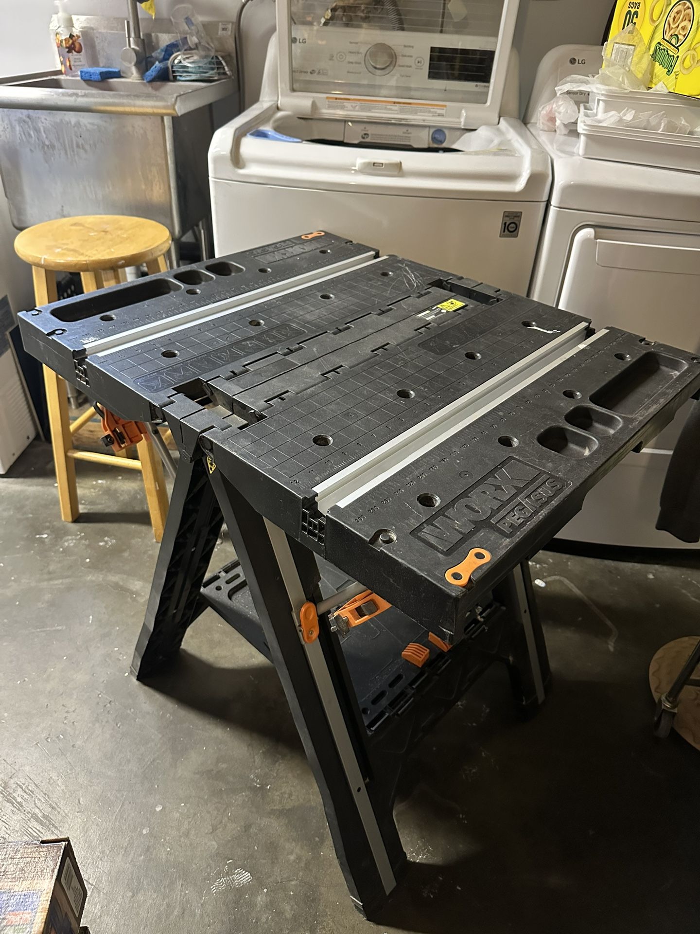 WX051 Worx Pegasus 2-in-1 Folding Work Table & Sawhorse