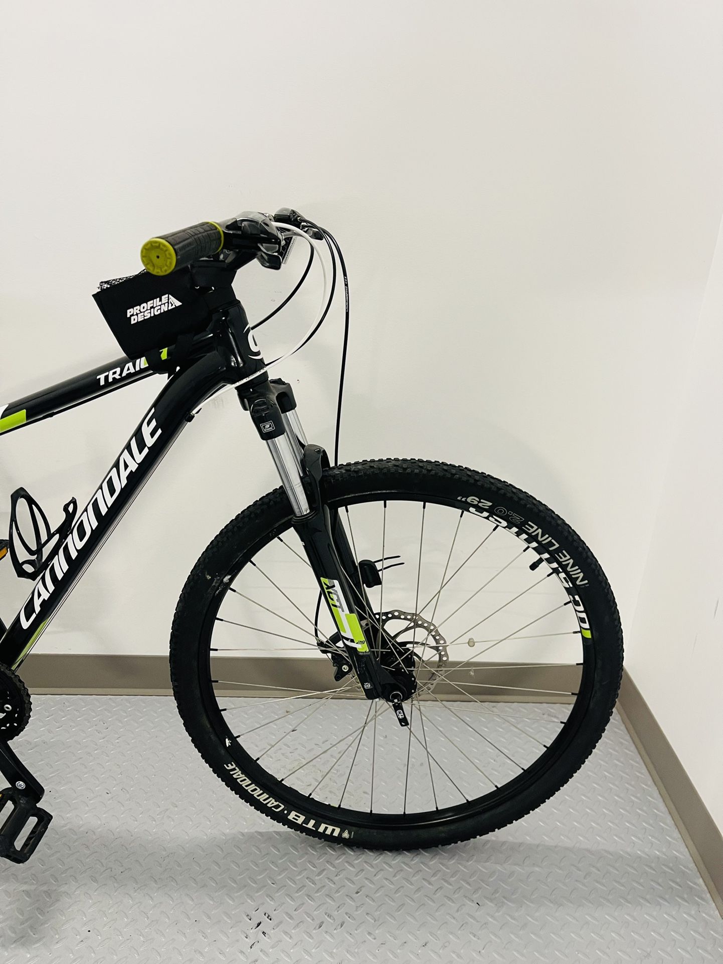 Beautiful Bicycle Cannondale Trail 7 Bike 