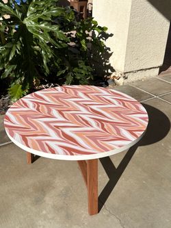 Round coffee table