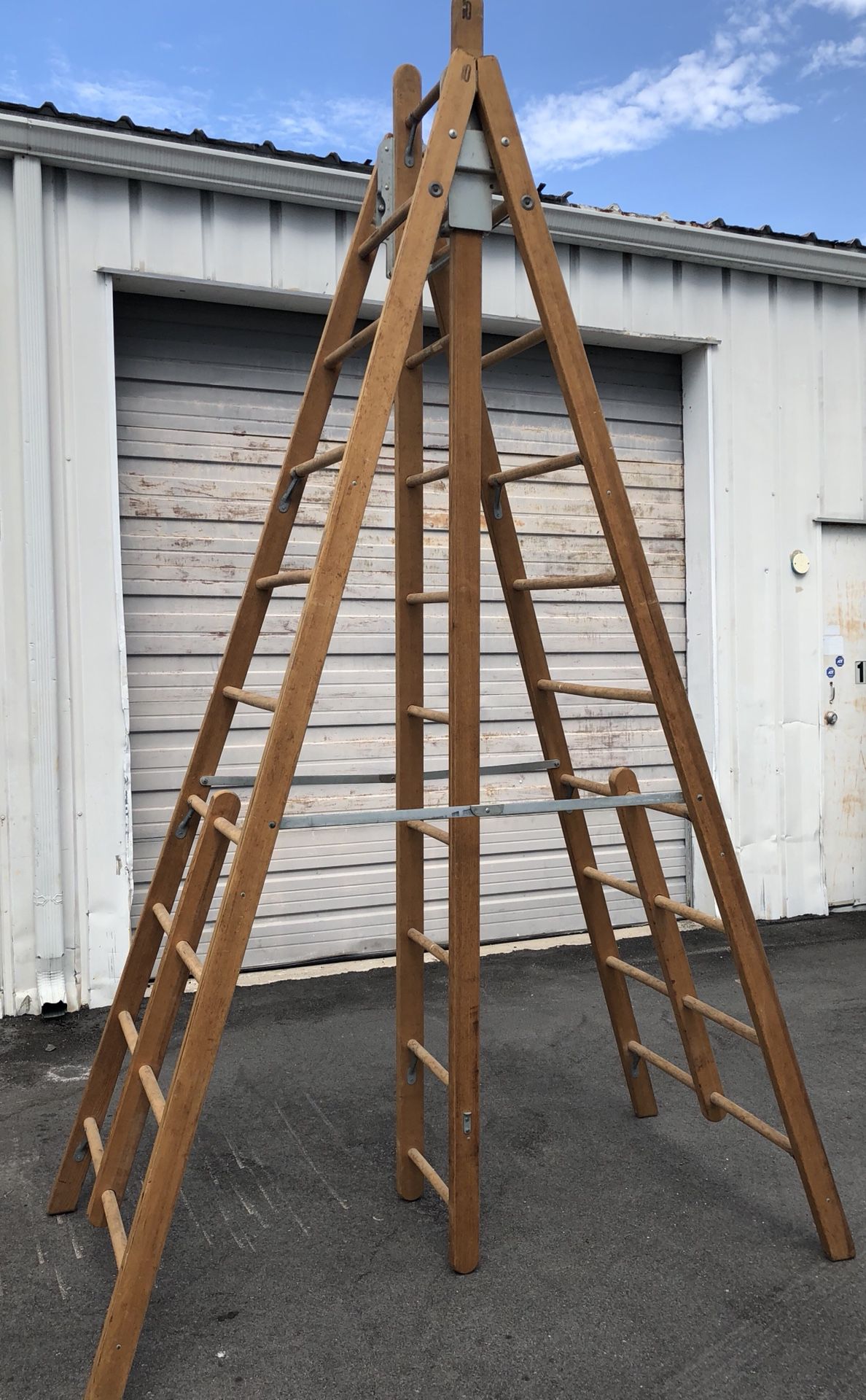 10’ wood. A frame ladder with extension trestle
