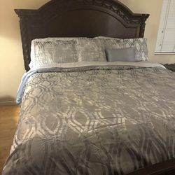 King Size Bed With The Dresser  and Mirror