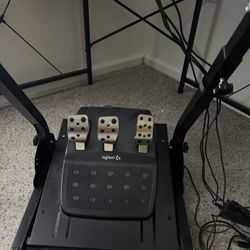 Logitech Pc/XBOX Driving Sim Set W/18 Speed Shifter 