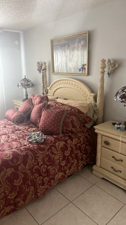 Bedroom set Queen comforter Included!!!