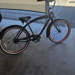 Very nice bicycle in excellent condition, great for going for a ride.