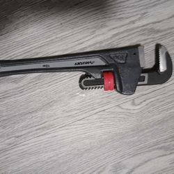 Husky 10" Pipe wrench