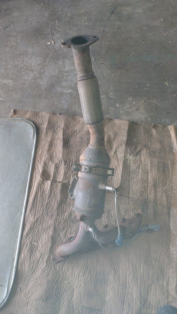 2010 Ford Focus Exhaust Manifold With Air/Fuel Sensor