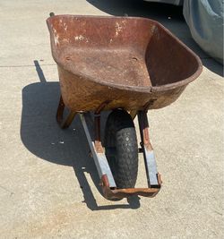 Steel Wheelbarrow with Single Wheel