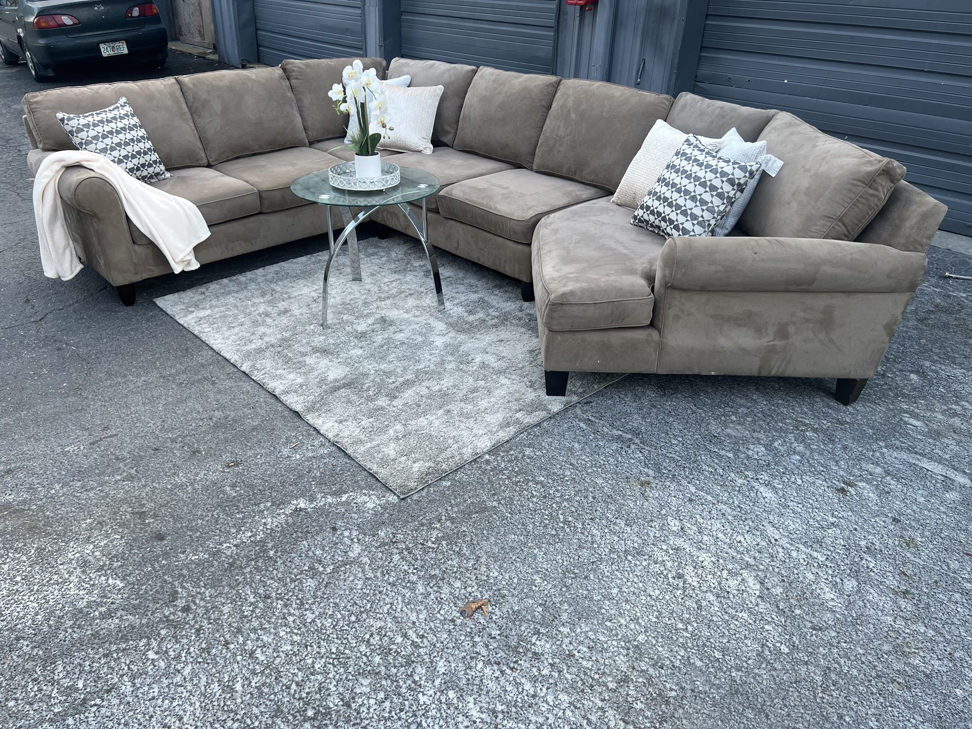 Sectional/couch, Sofa, Tan,96x150x72, Pickup In Tampa, Delivery Available 