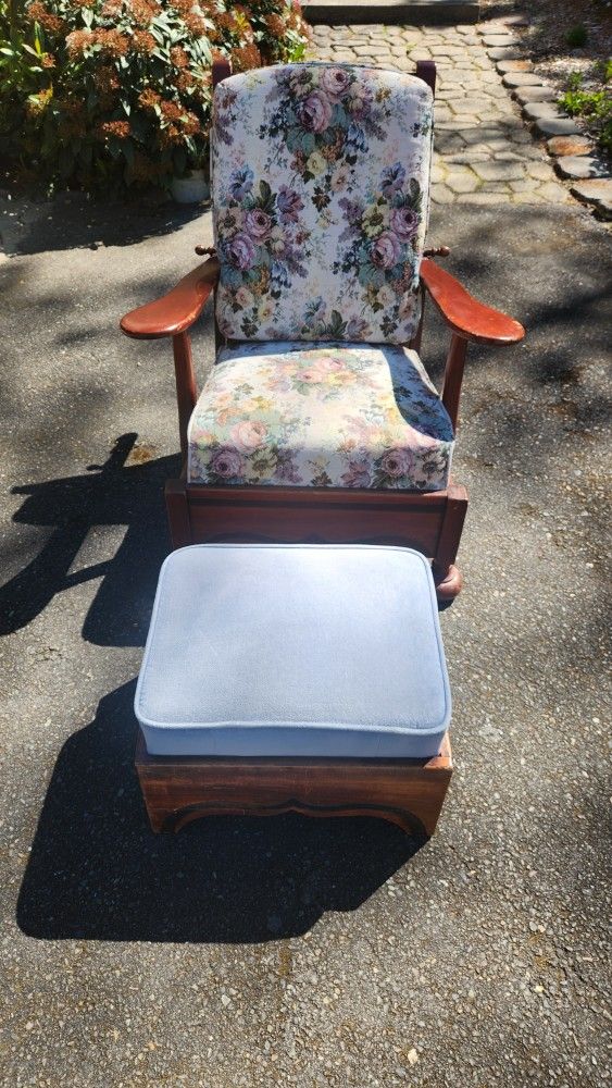 Morris Recliner With Foot Stool