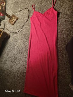 Long sleeveless pink dress