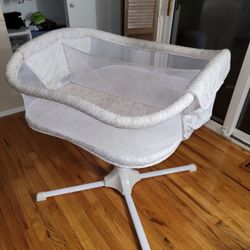 TWIN BASSINET!