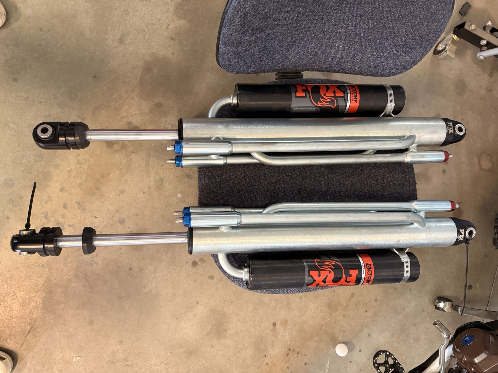 Fox 2.5 x 16 3-Tube Bypasses "Bed Cage Spec"