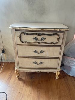 French Provincial  3-drawer cream nightstand