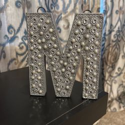 Decor (Letter M)