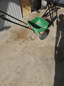 Scott's Broadcaster Spreader