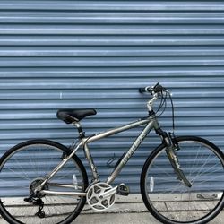 Trek 7100 Hybrid/Comfort Bike 