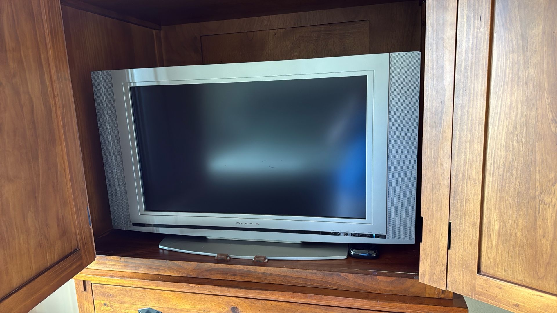 Olevia 32 Inch Flat Tv