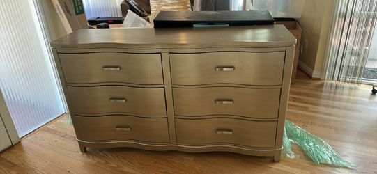 PINE WOOD GOLD DRESSER