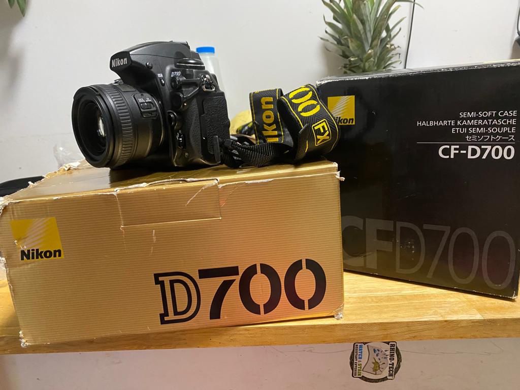 Nikon D700 profesional camera with len Nikon 50 mm 1.4g