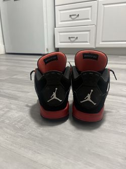 Jordan 4 thunder red