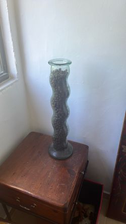 curvy glass vase with leca 