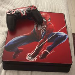 PS4 Slim 