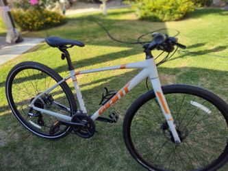 Giant hybrid bike