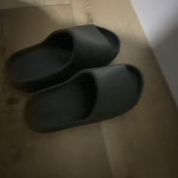 Yeezy Slides Size 7 Men’s