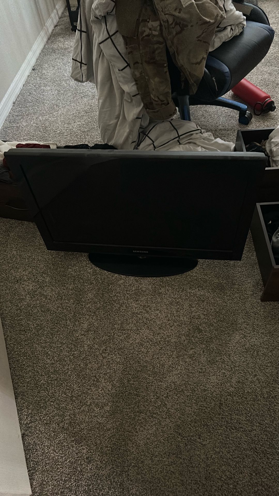 Samsung TV 35inch