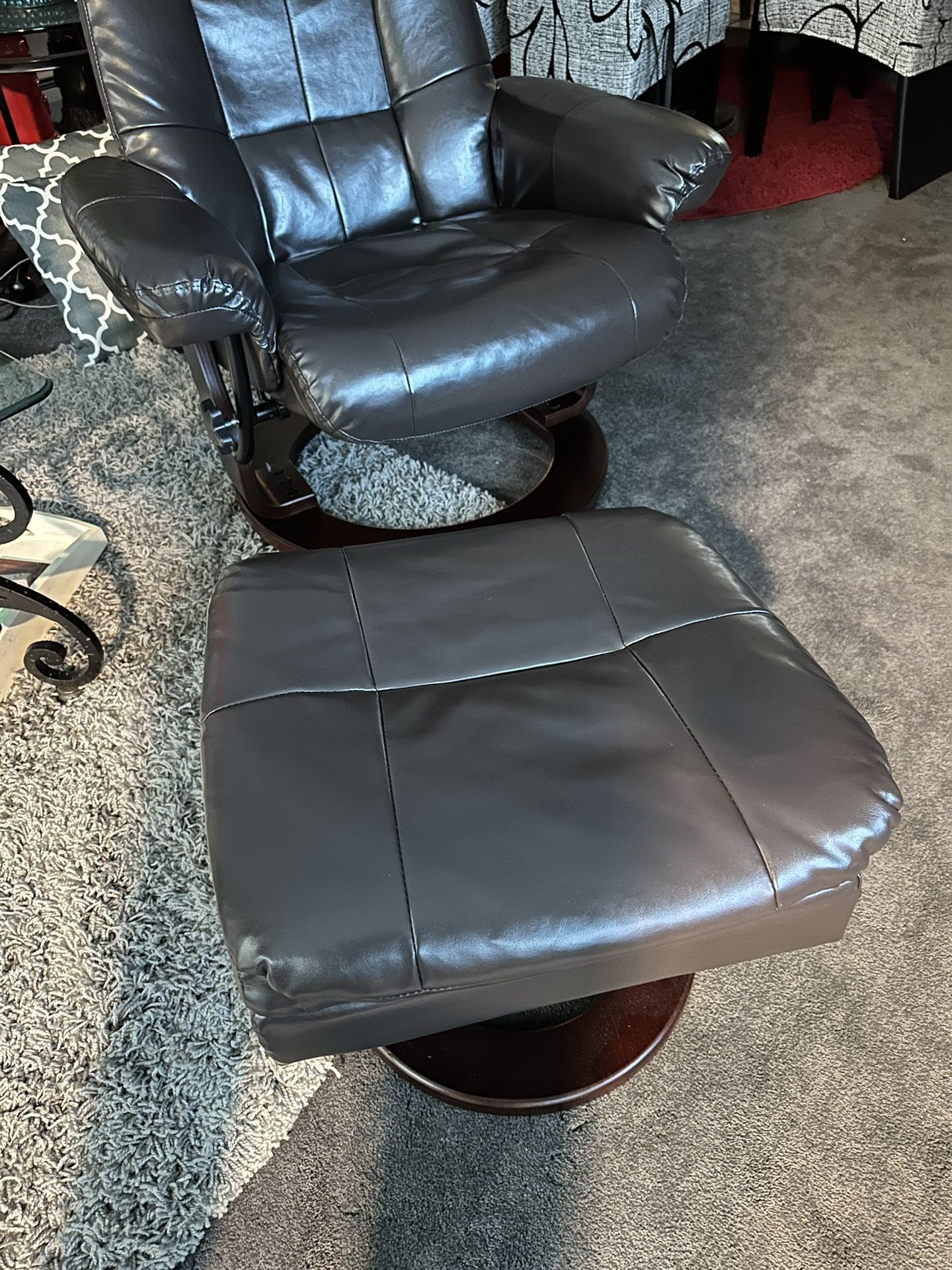 Swivel Fault Leather Recliner