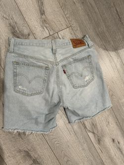 High Wasted Mid Knee Levi’s