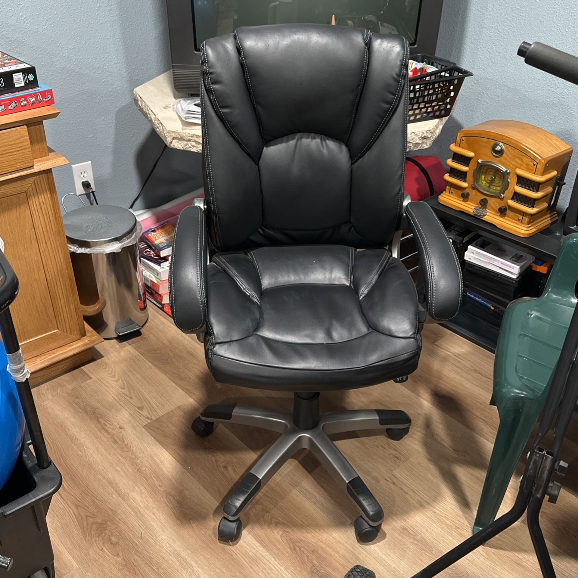 Black Desk Chair