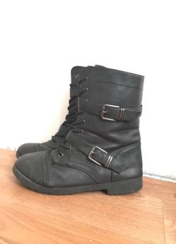 Combat boots