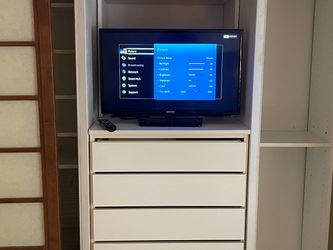 Samsung 28” Smart LED TV – Tested & Working
