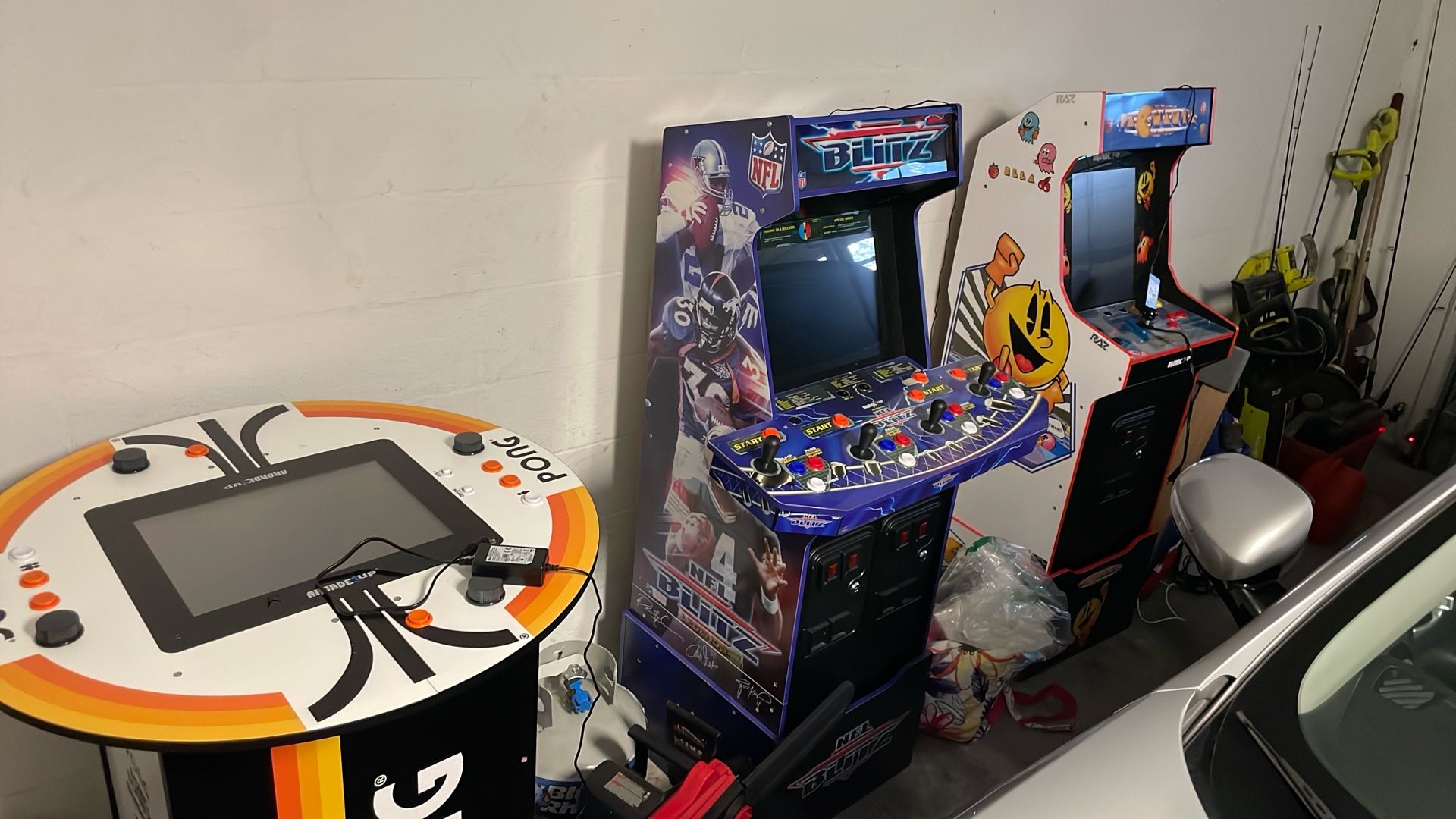 ARCADE 1UP MACHINES!! CHRISTMAS!!! 4Player PONG PUB TABLE, 4PLAYER NFL BLITZ LIVE, PACMANIA LIVE. GREAT CONDITION. WORK PERFECTLY.