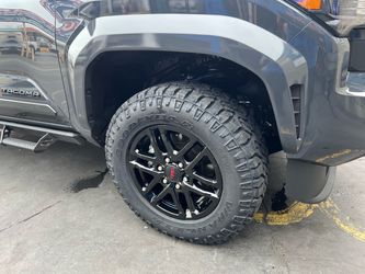 New Toyota Tacoma rims and tires 18” OEM Factory Wheels Rines y llantas nuevas para Tacoma 2024-2026