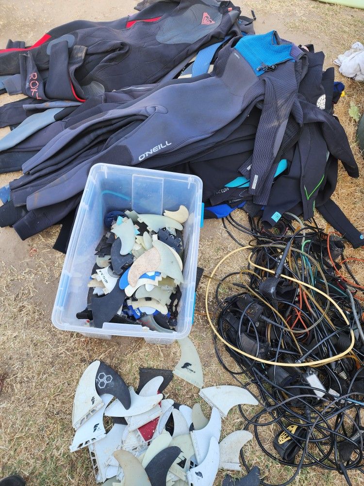 Wetsuits -surfboard Fins And Leashes $15 To $100