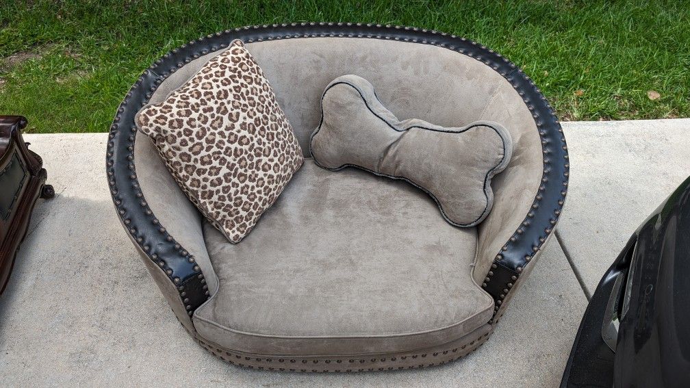 Dog Bed / Couch with Two Accent Pillows 