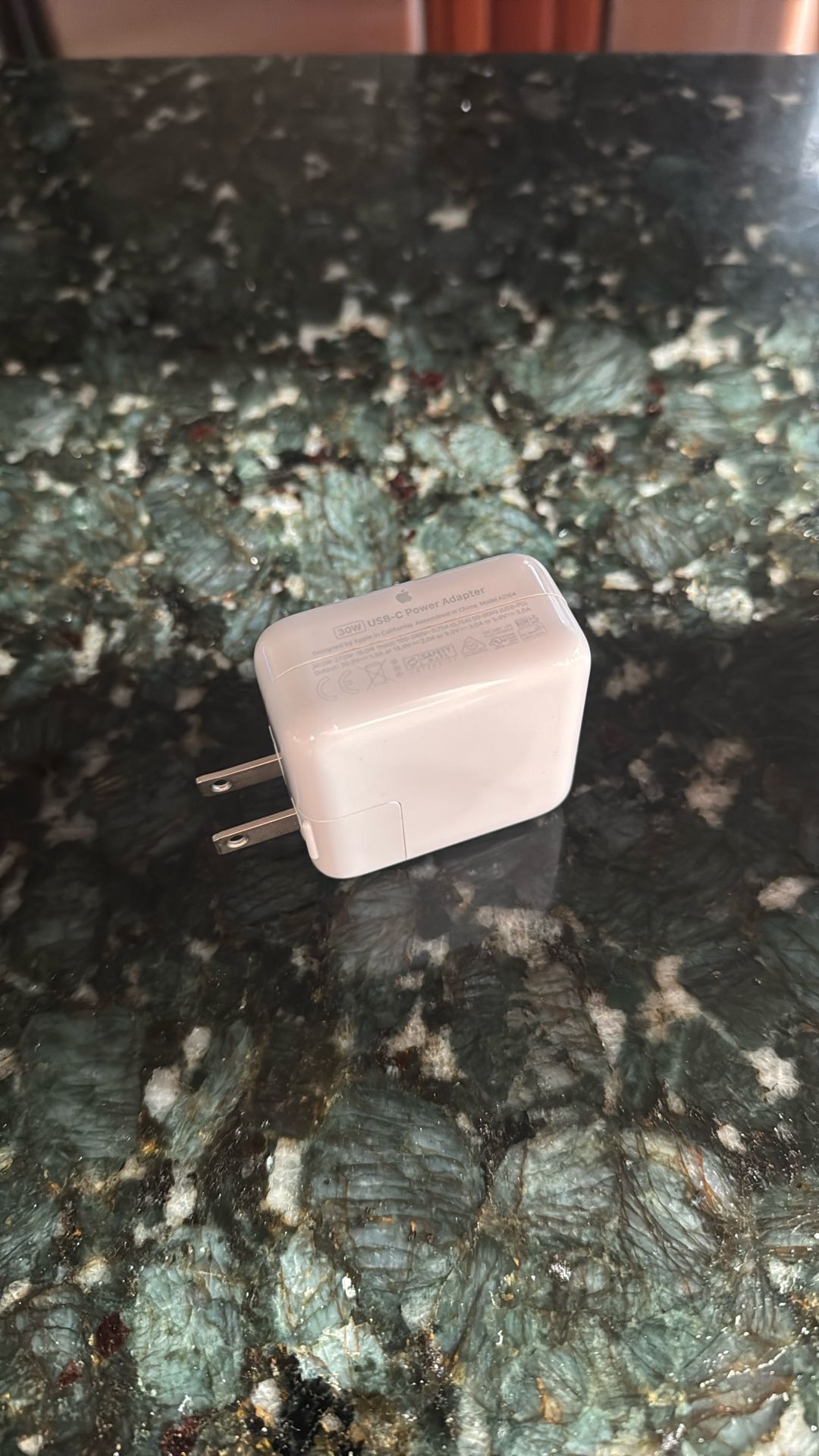  Apple 30W USB-C Power Adaptor