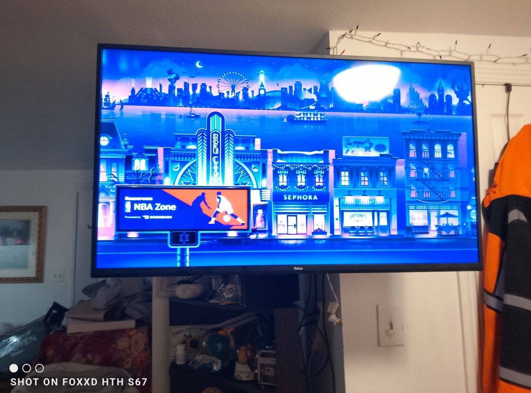 40"Roku TV With Wall Mount And Legs Included