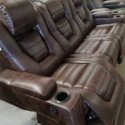 Electric Power Reclining Couch!