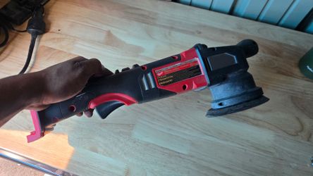 Milwaukee M18 FUEL Brushless 15mm Random Orbital Polisher in excellent condition and working 100%.For Sale or Trade for a DeWalt Buffer ❗❗

Milwaukee 