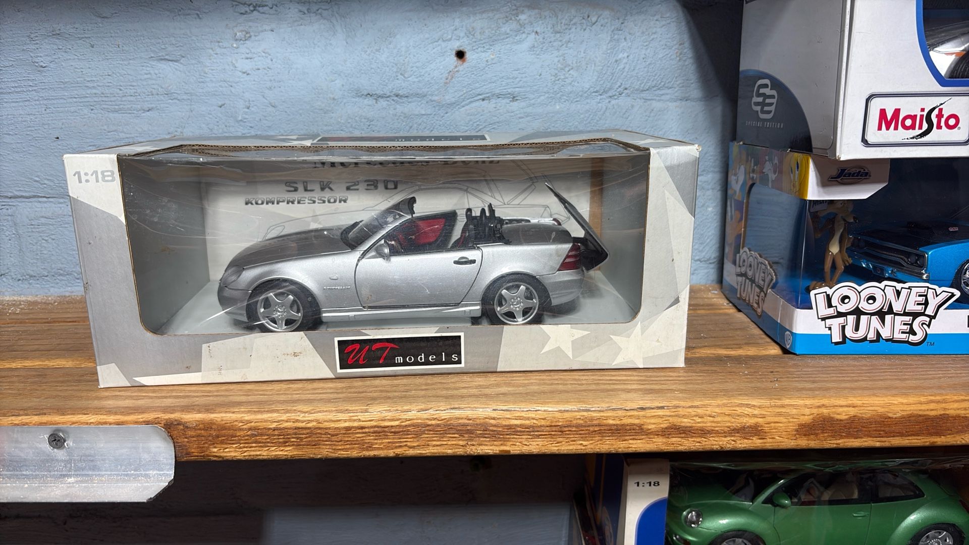 UT Models 1:18 Mercedes-Benz SLK AMG 230