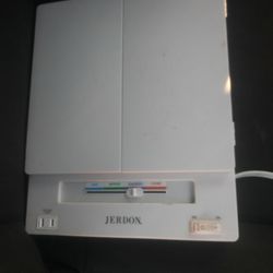 Jerdon Tri-fold Magnified Mirror