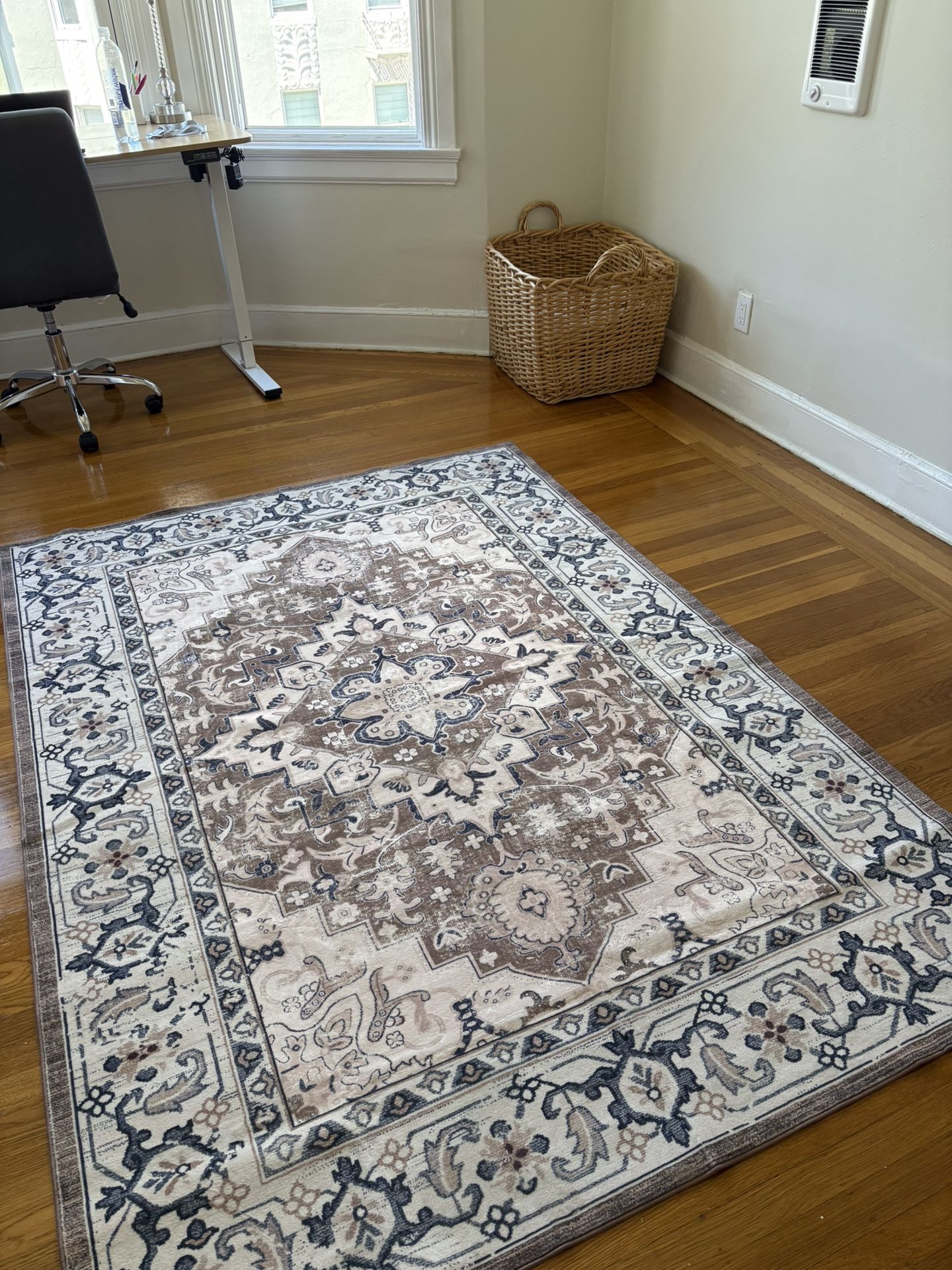 New 5x7 Rug. No pets no smoke. Rugs & Carpets