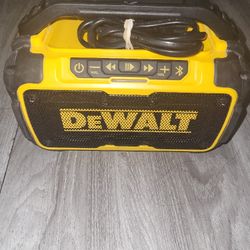 Radio -Dewalt Bluetooth And Battery 