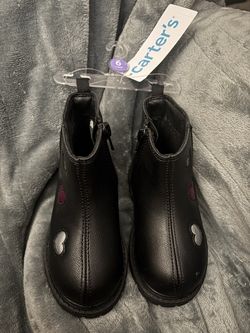 New with tags Carters little girls black boots with hearts size 6