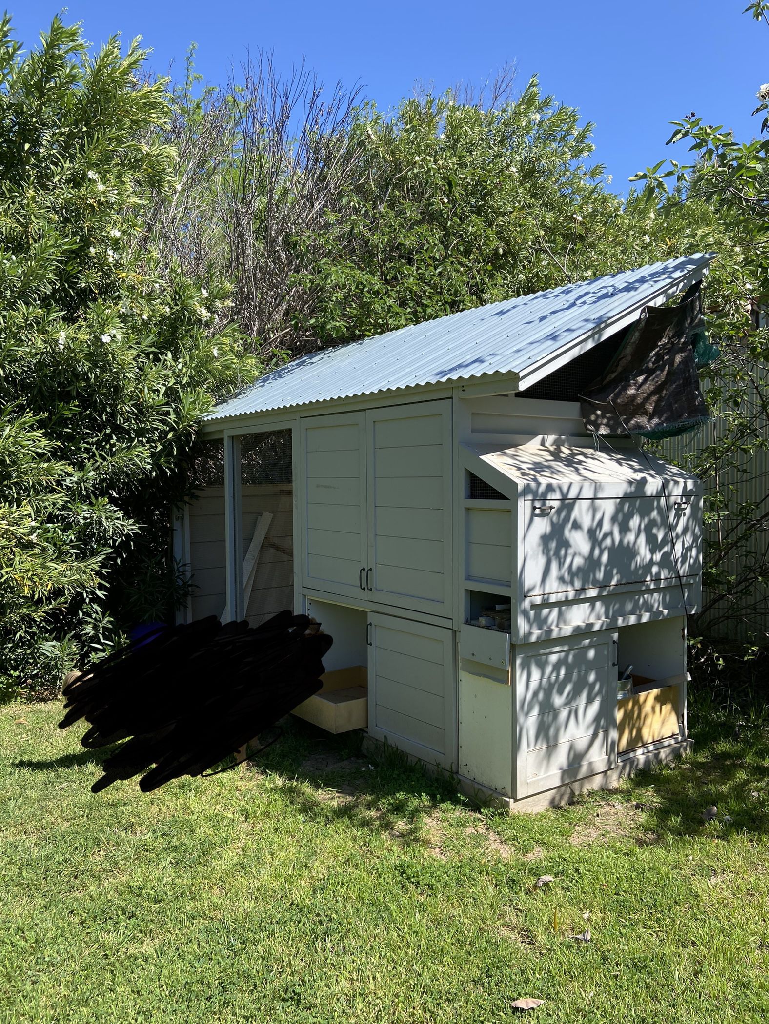 Pending Sale- Chicken Coop- Reposted Without Dog In Photo!