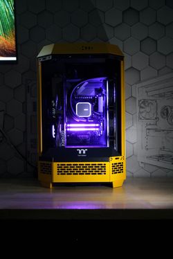 FOX 19 -  1 YAER WARRANTY + $0 DOWN PAYMENT ,  FOX CUSTOM GAMING PC | RIG | DESKTOP | AMD 7-9800X3D | NVIDIA RTX 5070 | 32 GB DDR5 RAM | 1 TB SSD.